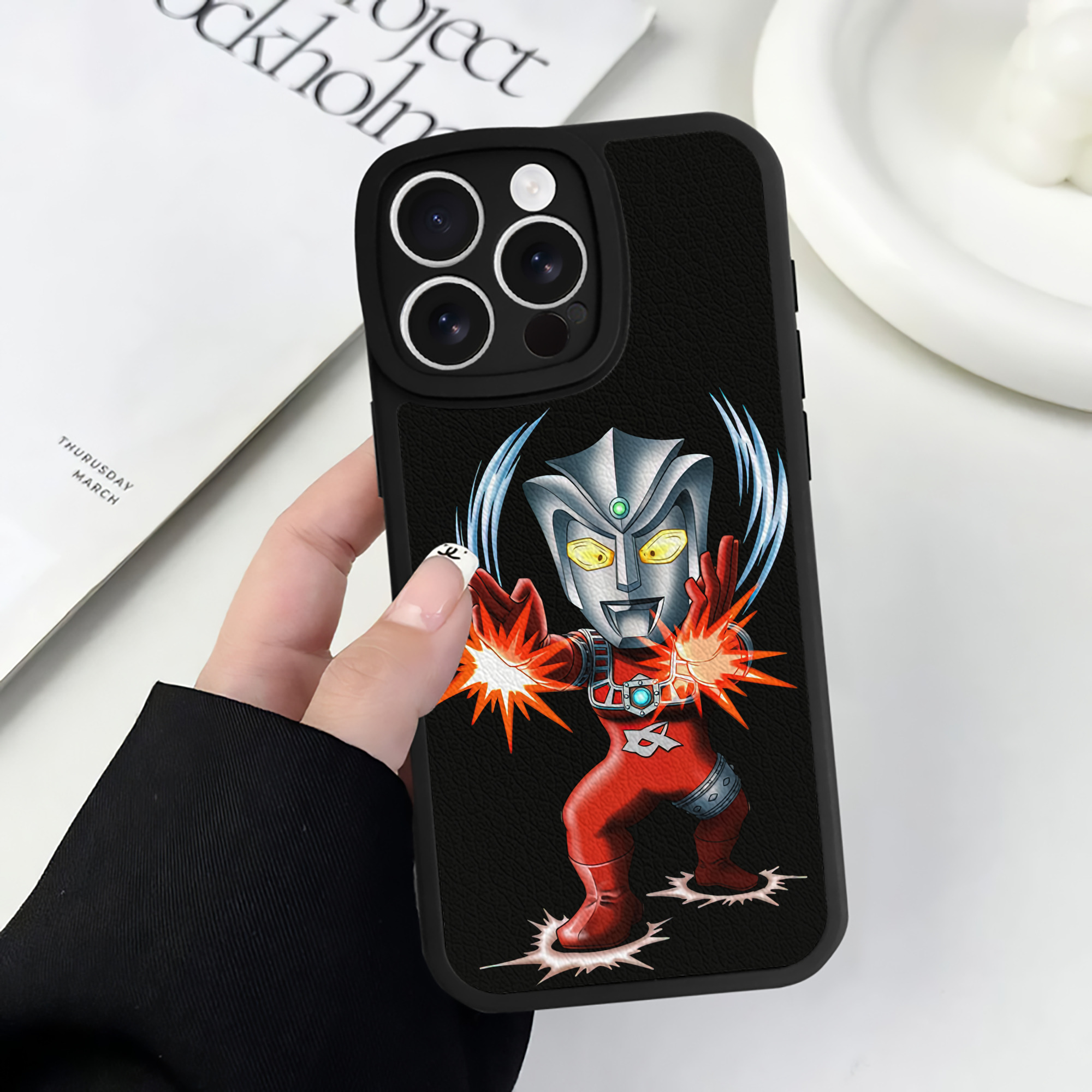 （画像用） ウルトラマン Ultraman 【iPhone 16シリーズ対応】シリコンスマホケース（レザー調） 材質：シリコン